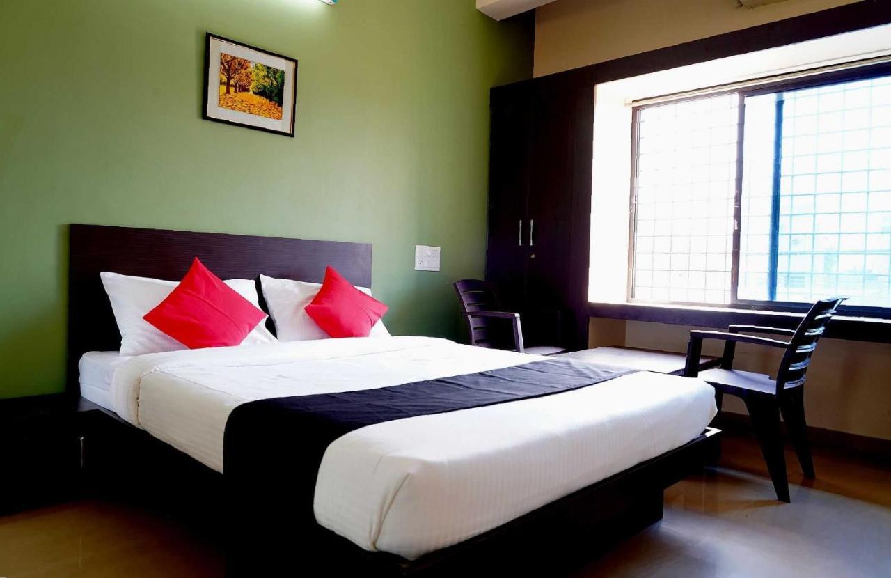 Oyo Chinthu Comforts Tumkur Extérieur photo
