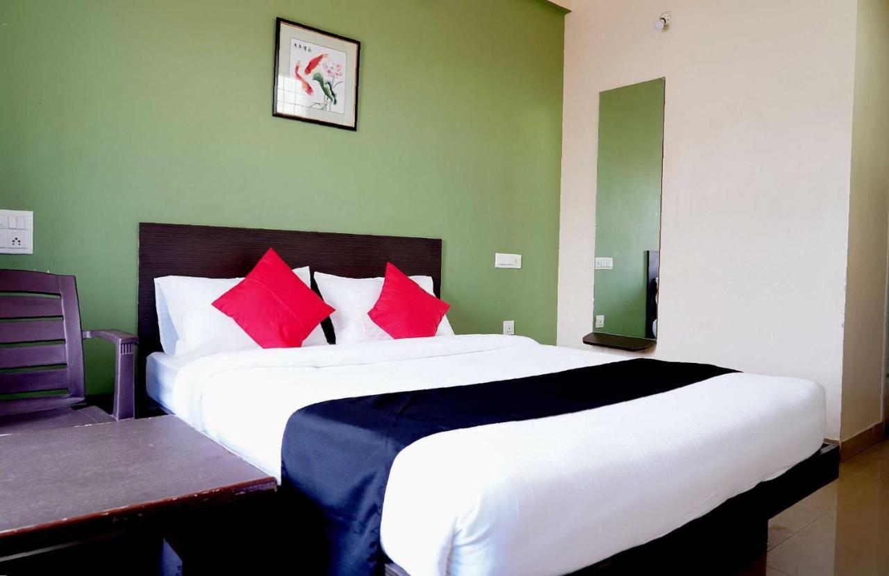 Oyo Chinthu Comforts Tumkur Extérieur photo