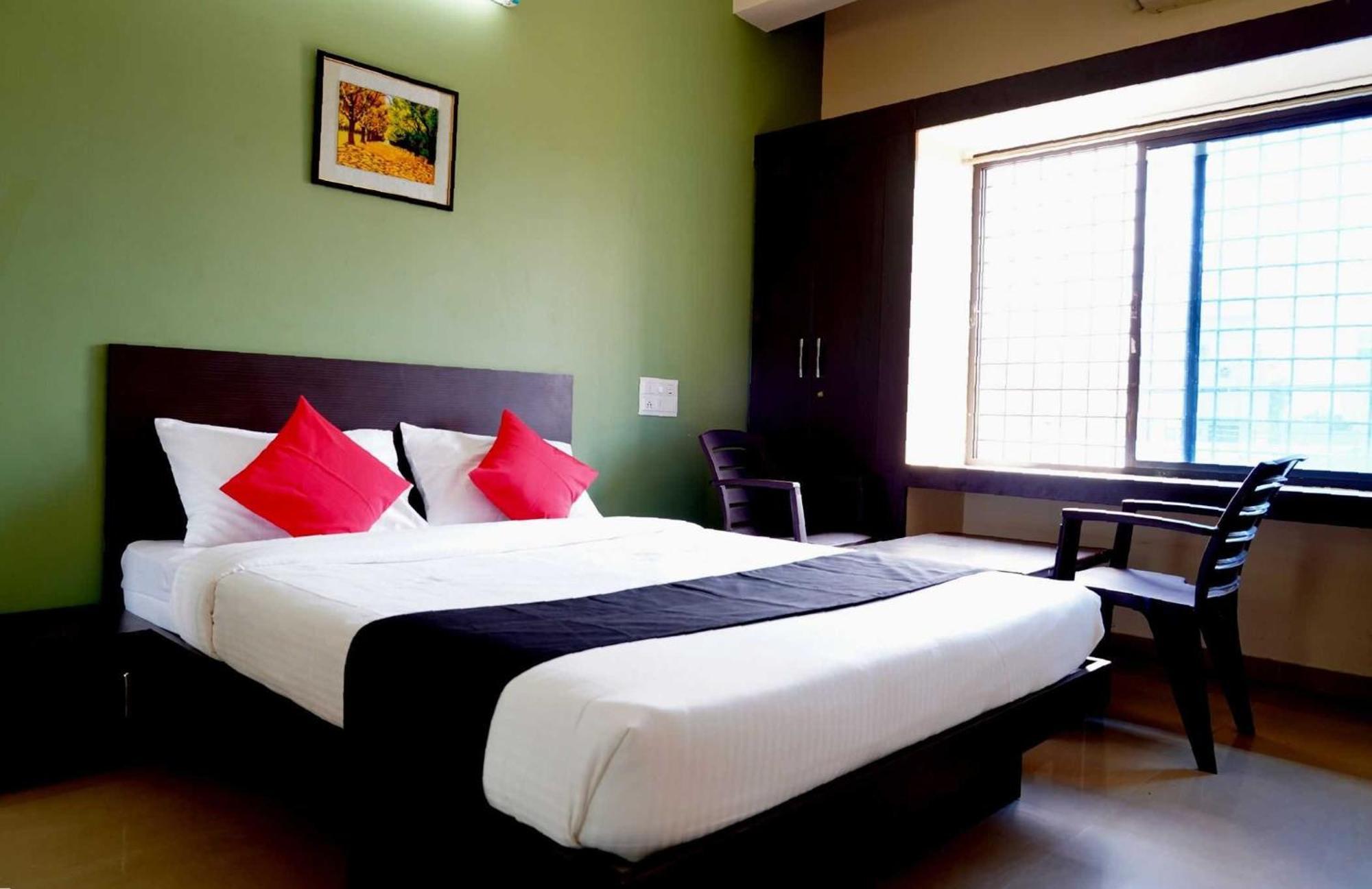 Oyo Chinthu Comforts Tumkur Extérieur photo