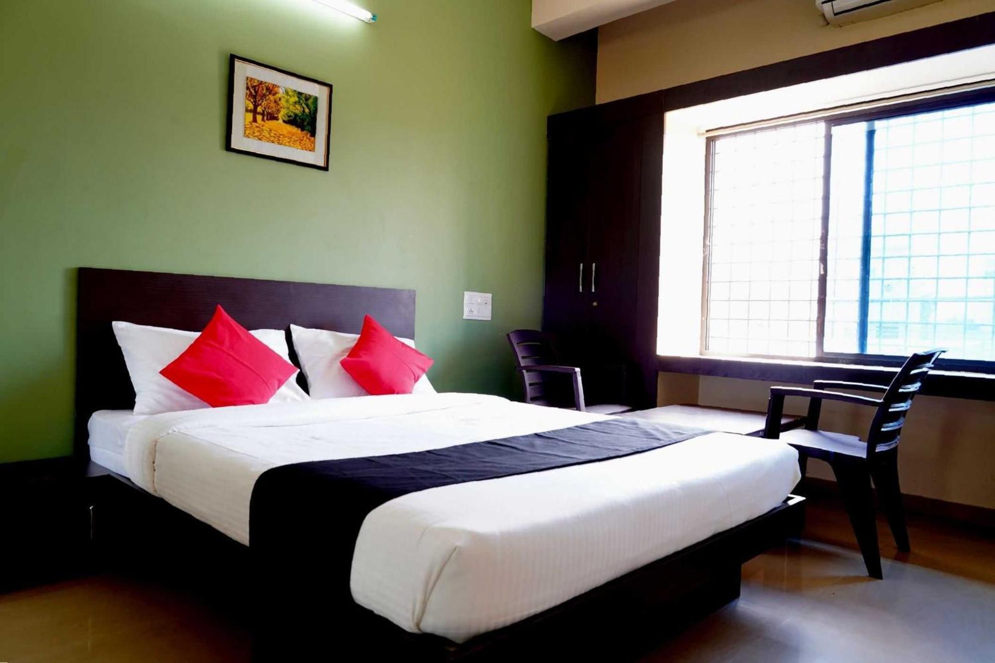 Oyo Chinthu Comforts Tumkur Extérieur photo