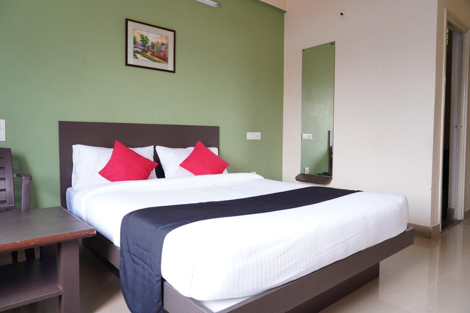 Oyo Chinthu Comforts Tumkur Extérieur photo