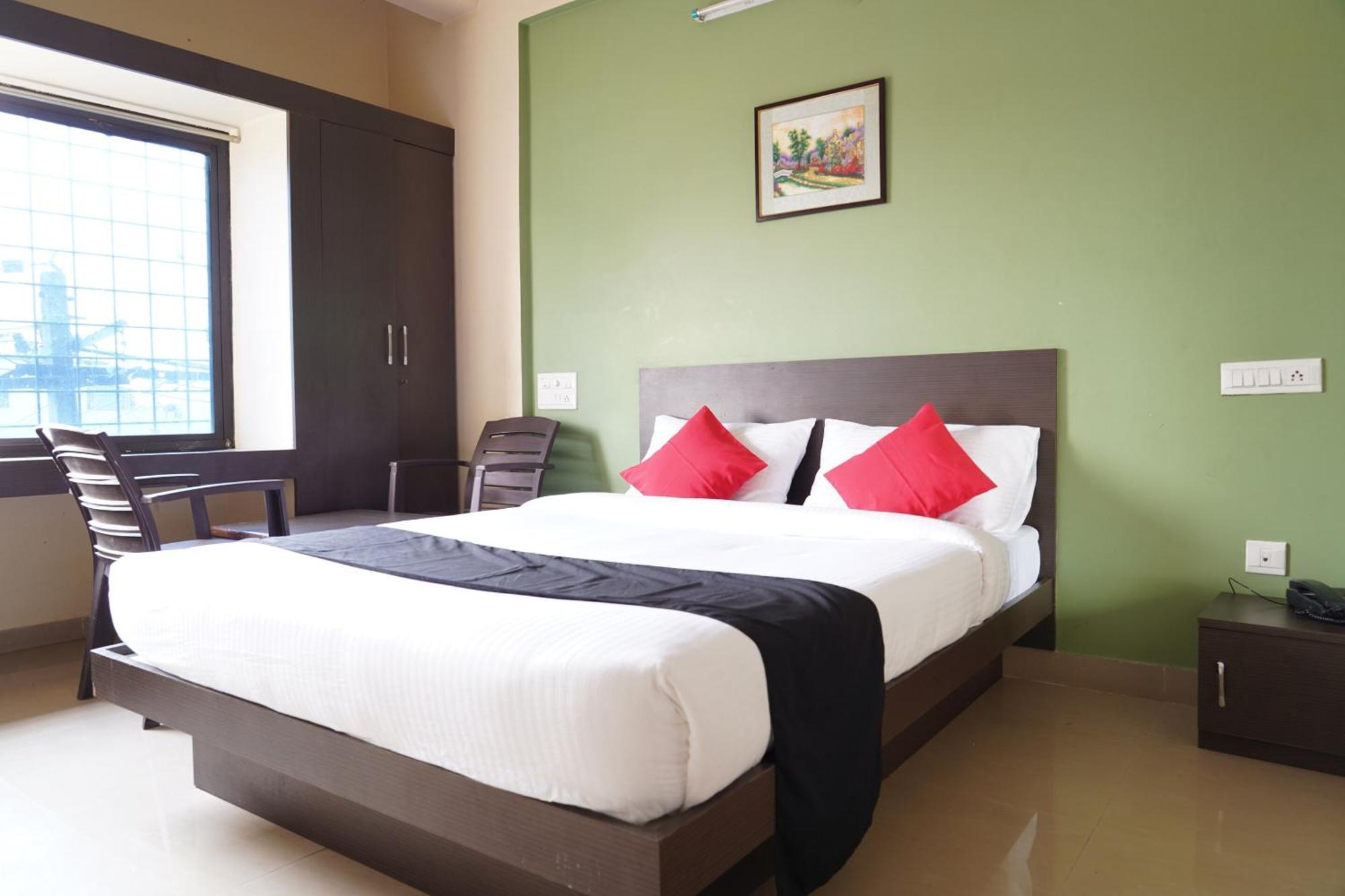 Oyo Chinthu Comforts Tumkur Extérieur photo