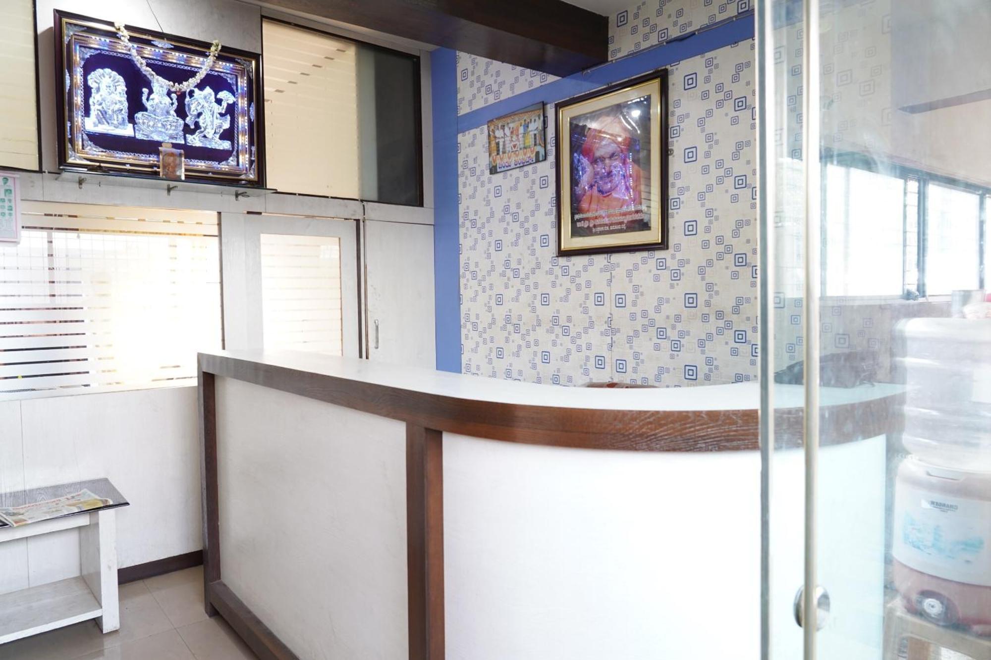 Oyo Chinthu Comforts Tumkur Extérieur photo