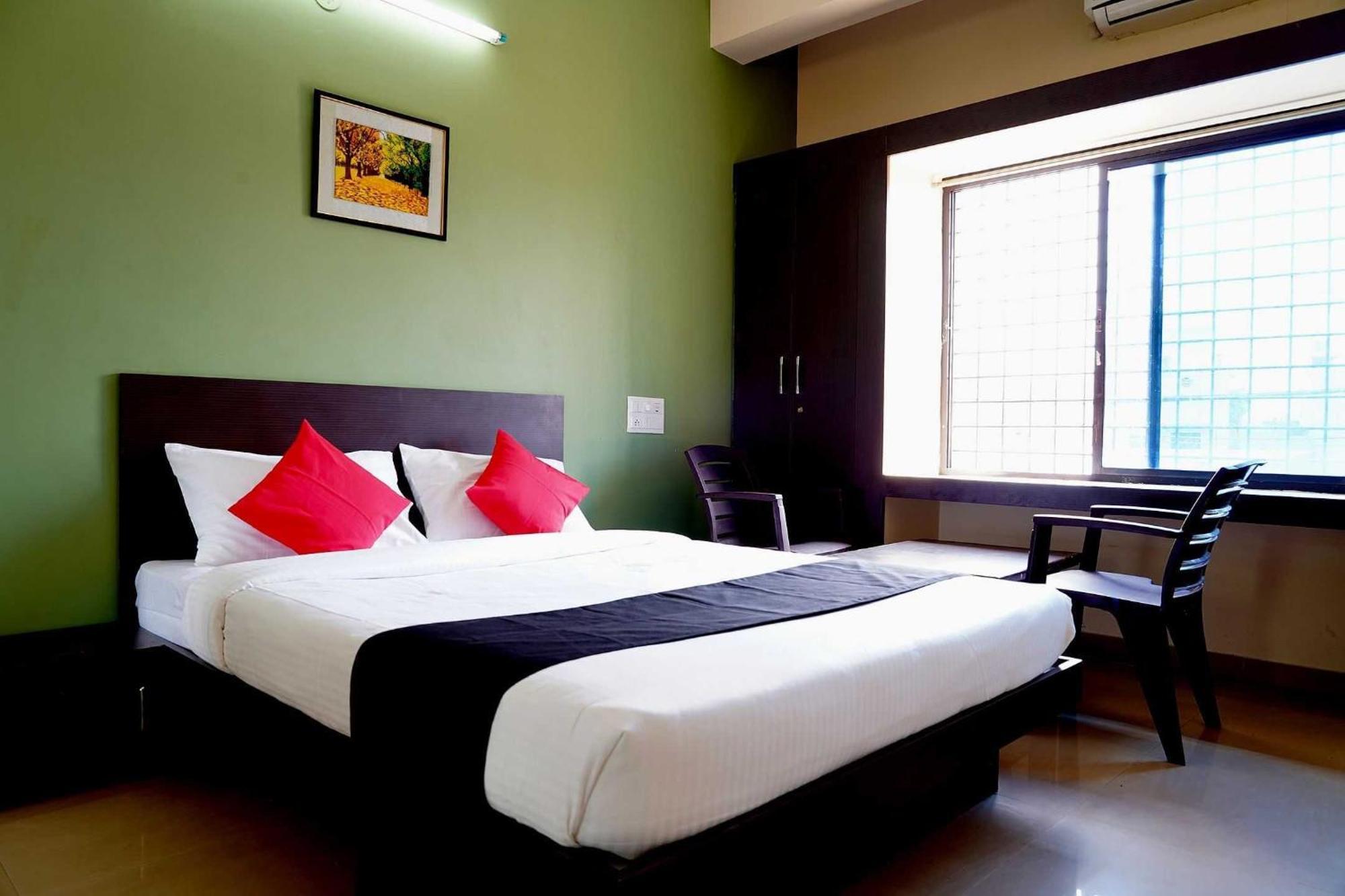Oyo Chinthu Comforts Tumkur Extérieur photo